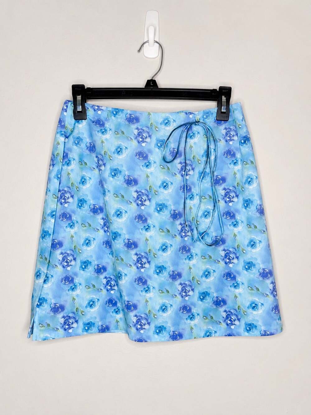 Exact Change Blue Floral Wrap Mini Skirt Women’s Size 1 Y2K Tie Side